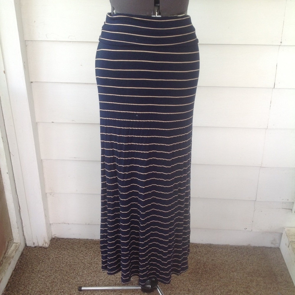 DNA couture boutique maxi navy stripe Small